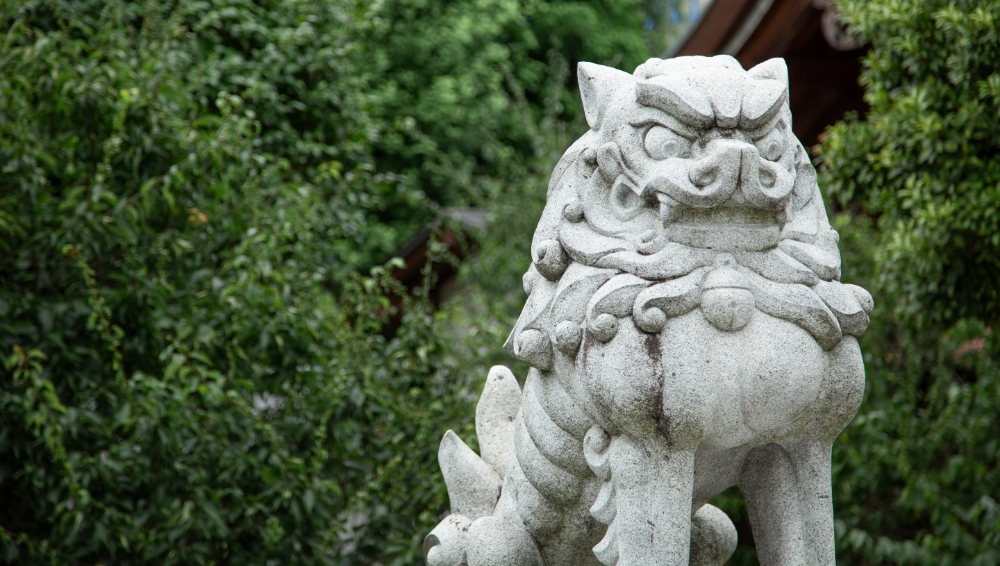 Komainu (guardian lion-dogs)