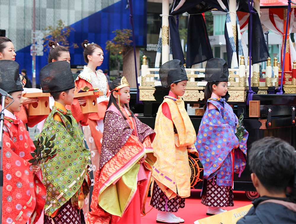 Gekka-sai (parade festival in Heian-era costumes)
